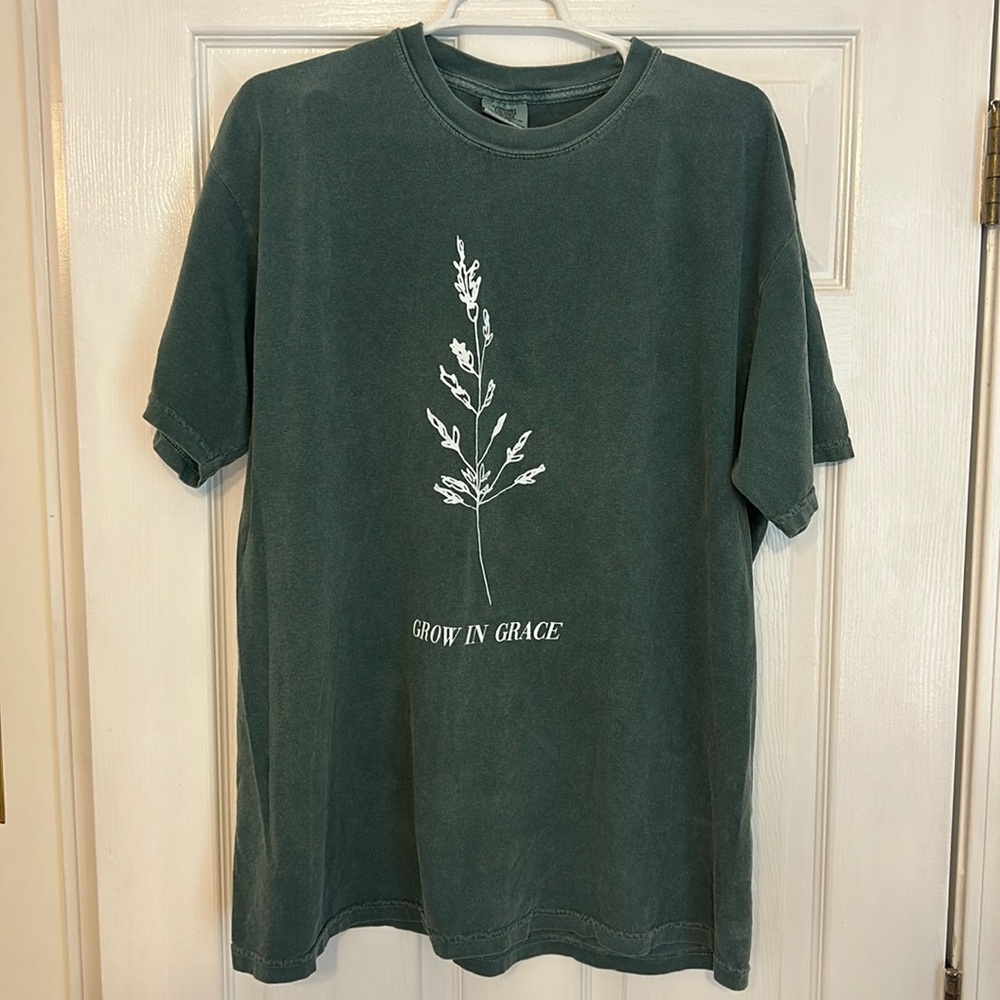 “Grow in Grace” T-Shirt - Inspirational and Faith-Filled